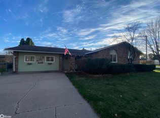 415 Kennedy Dr, Wapello, IA 52653