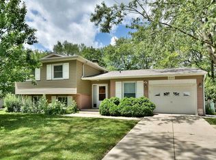 696 Golfview Ter, Buffalo Grove, IL 60089