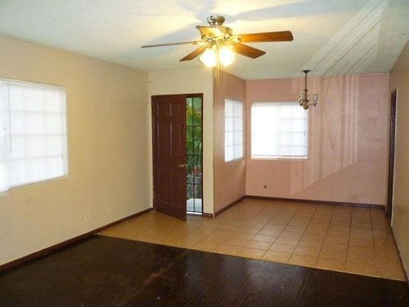 5th image of 1338 Teelin Ave