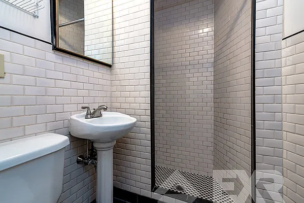 Rented by EXR | media 17