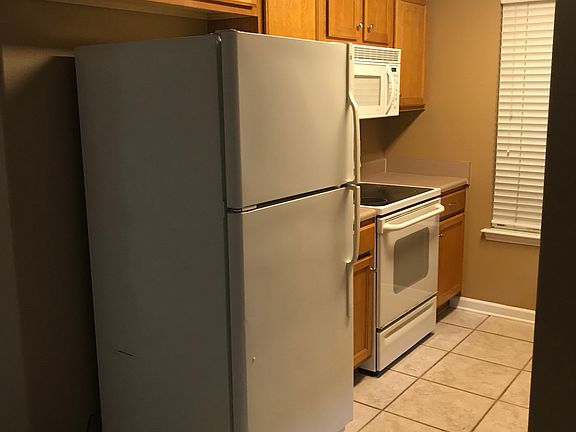 3rd image of 29 Guinevere Ln #D