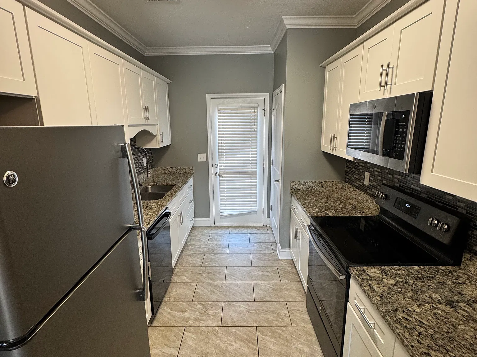 2 bed, 2.5 bath, 1380 sqft, $1,800 — Photo 4