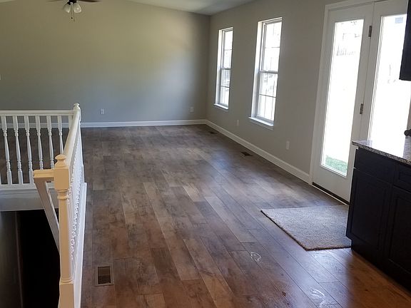 2nd image of 1090 Sleepy Hollow Dr