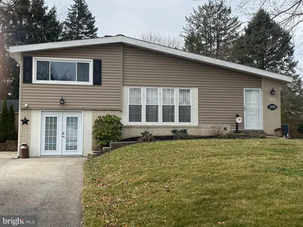 1590 Pulaski Dr, Blue Bell, PA 19422