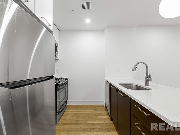 2nd image of 525 Union Ave APT 2A