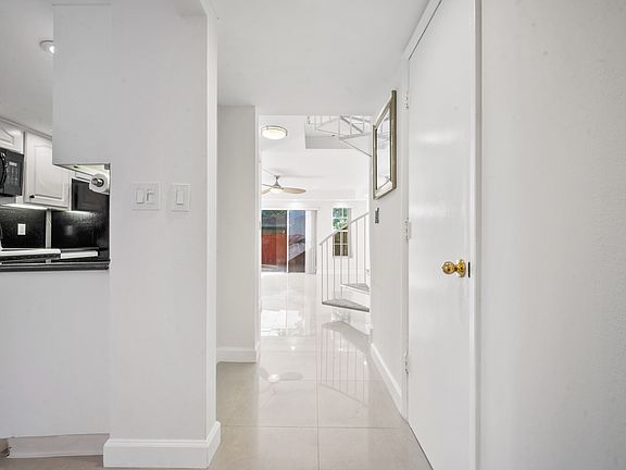 2nd image of 670 Tennis Club Dr #1040