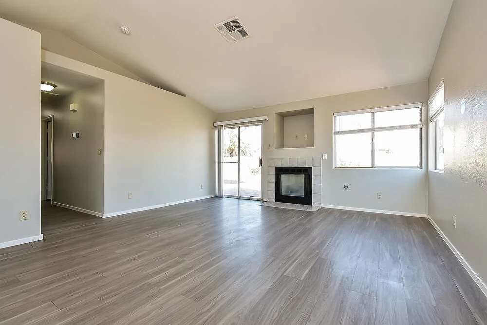 3 bed, 2.0 bath, 1208 sqft, $1,950 — Photo 4