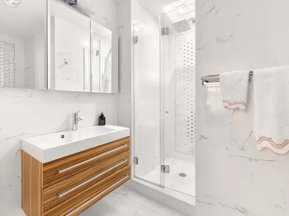 944 Park Avenue image 12 of 15