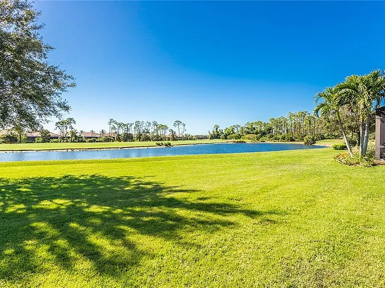 7747 Cottesmore Dr — Photo 32