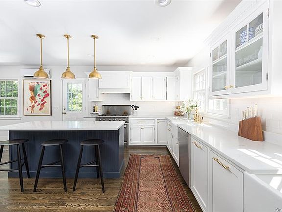 5th image of 28 Evergreen Way