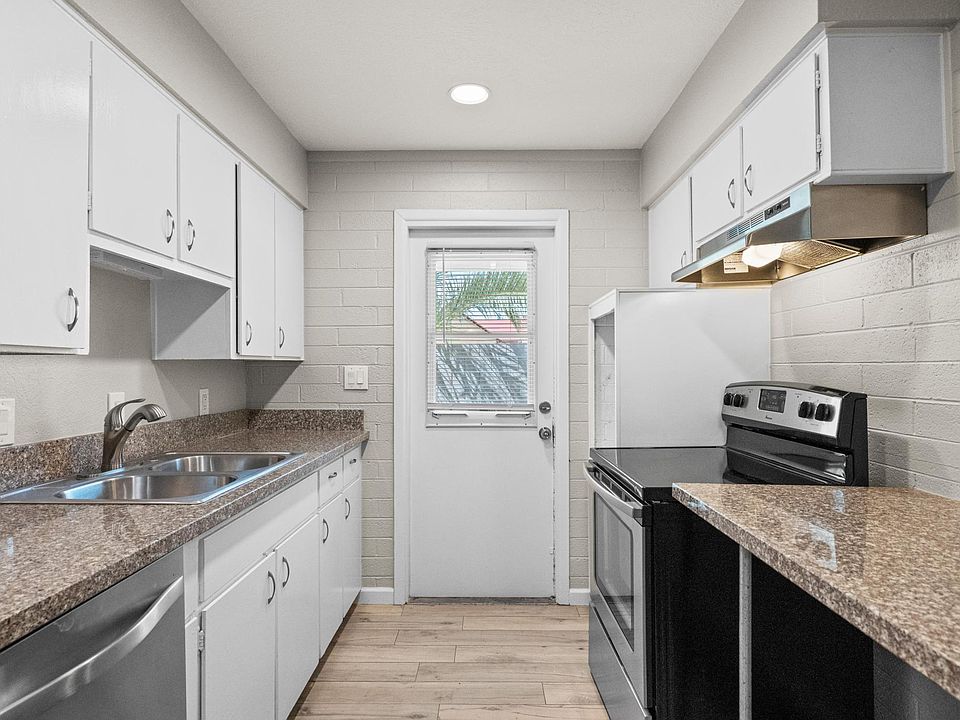 1st image of 909 S Farmer Ave