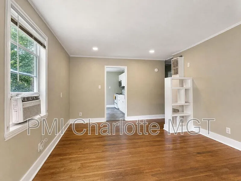2 bed, 1.0 bath, 747 sqft, $1,125 — Photo 4