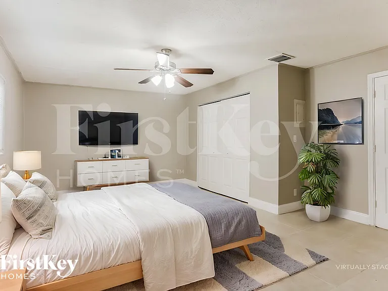2322 N 28th Ave — Photo 12