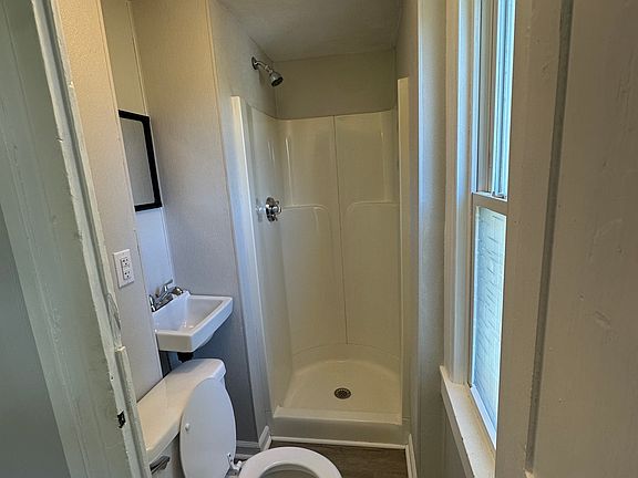 5th image of 73 Fletcher St