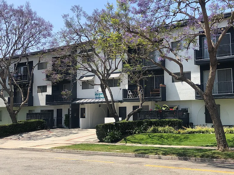 1827 Veteran Ave — Photo 1