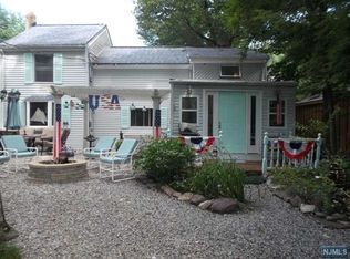 104 Race Track Dr, Hewitt, NJ 07421