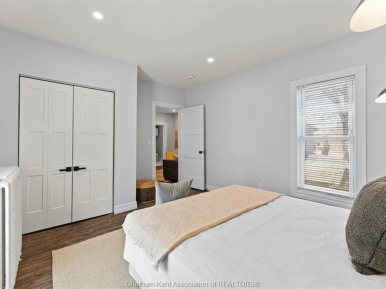 135 William St N #4 — Photo 6