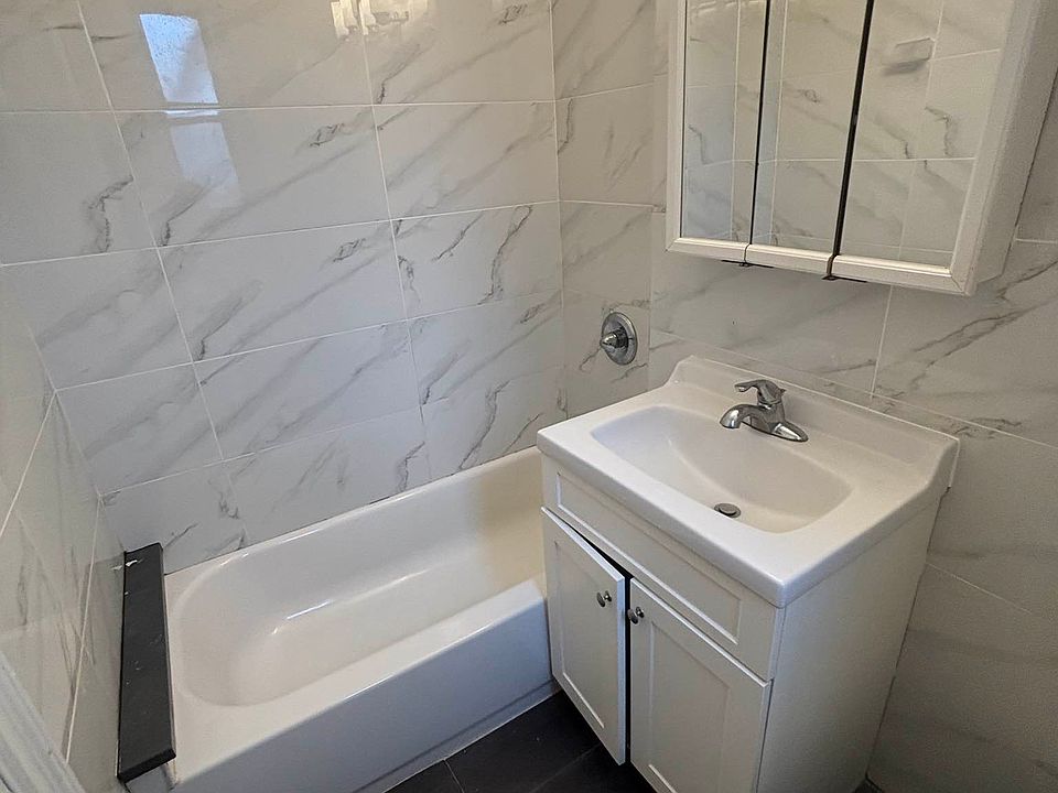 1st image of 133 W 71st St APT 6D
