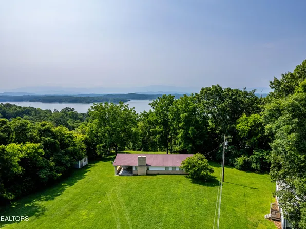 2825 P V T Way, Dandridge, TN 37725