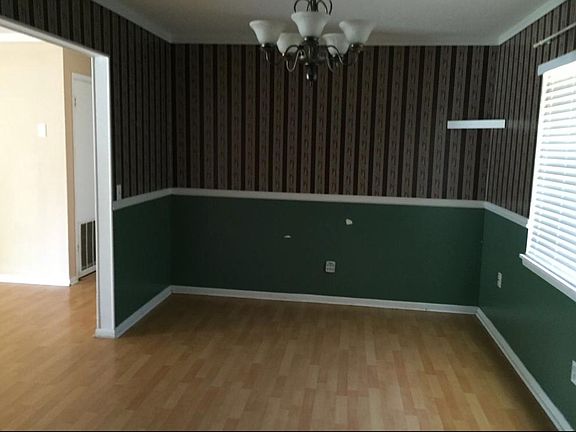 5th image of 467 Elm St