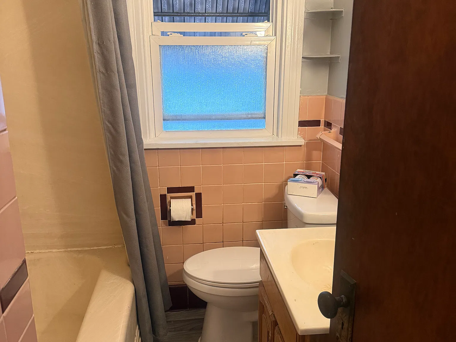 2 bed, $1,100 — Photo 4