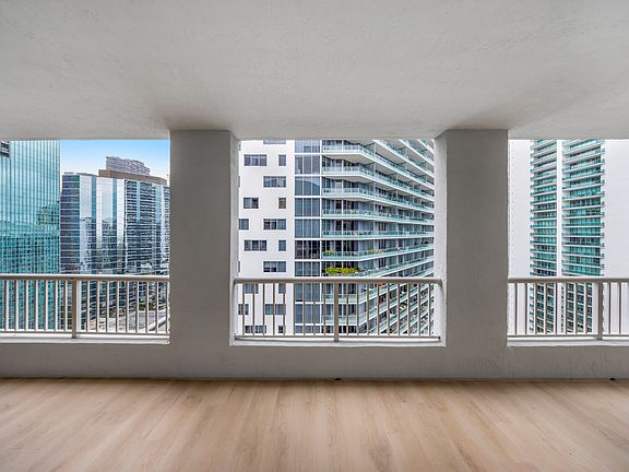 5th image of 170 SE 14th St APT 2701