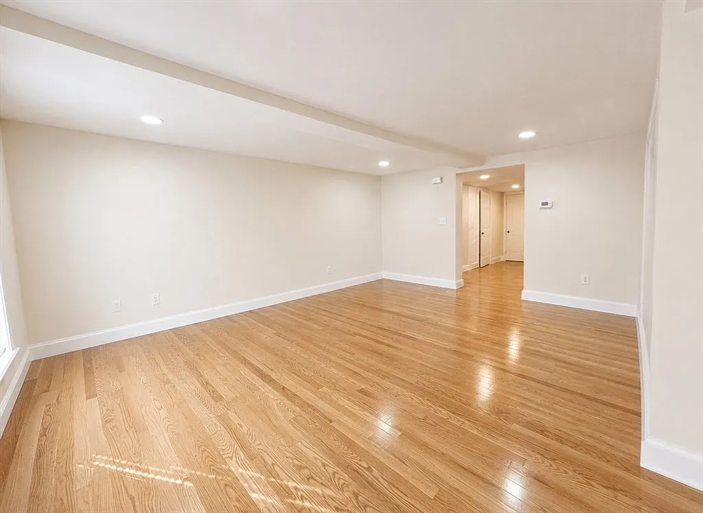 2 bed, 2000 sqft, $3,500 — Photo 3