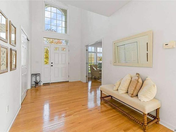 3rd image of 41 Wake Robin Ln