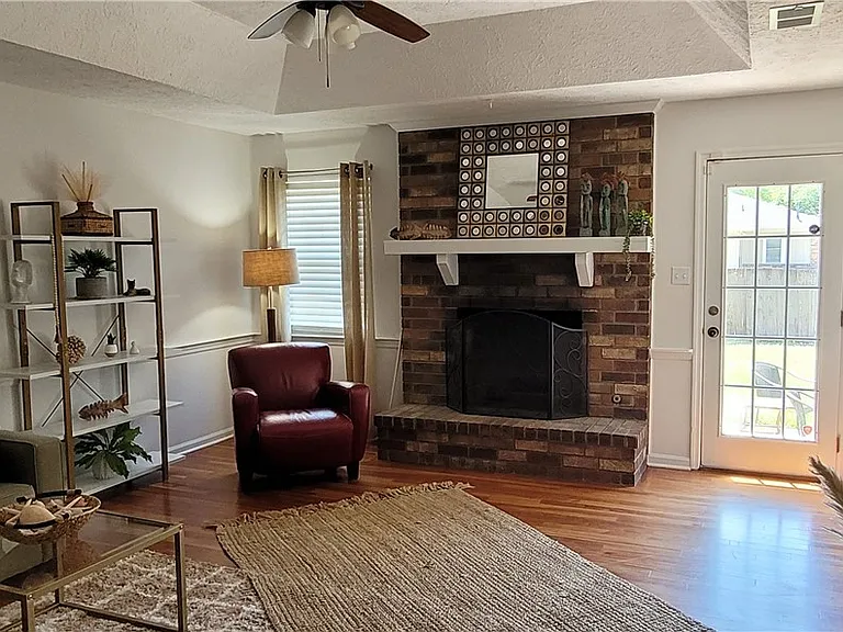 8 Wyckfield Ct — Photo 3