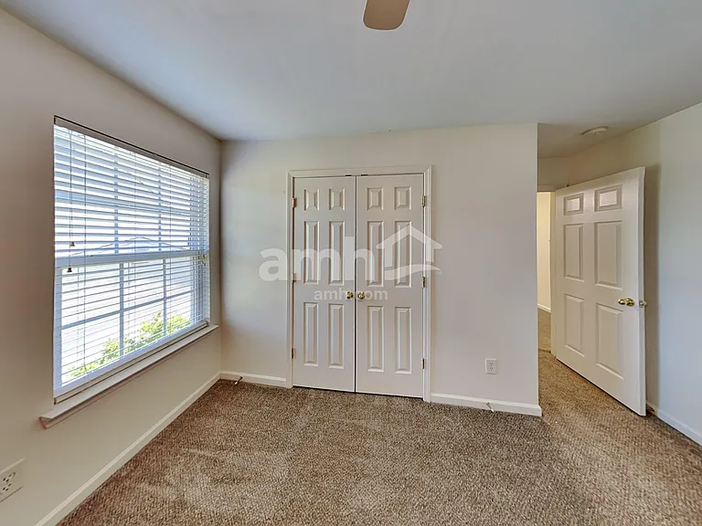 1042 Vanguard Dr — Photo 19