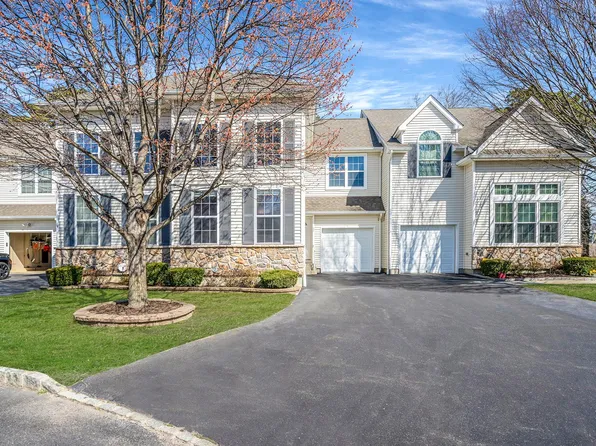 17 Grand Canyon Court #17, Bohemia, NY 11716
