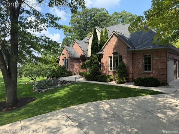 3129 Sand Pebble Cove Dr, Pinckney, MI 48169