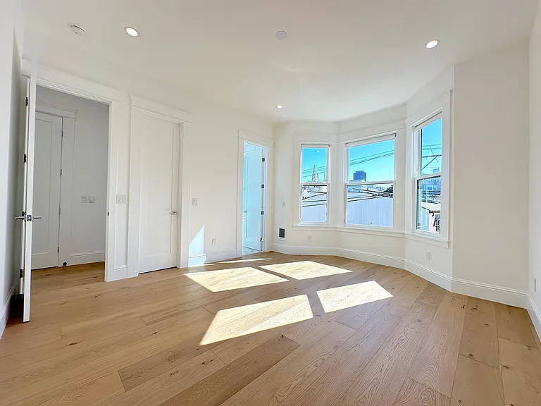 576 Chestnut St — Photo 17