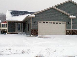 3733 Emerald Dr E, Onalaska, WI 54650