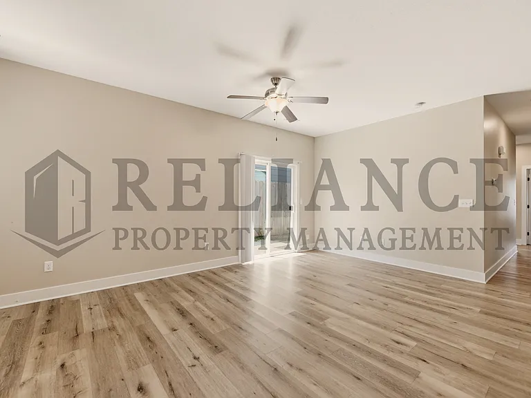 220 W May St — Photo 13