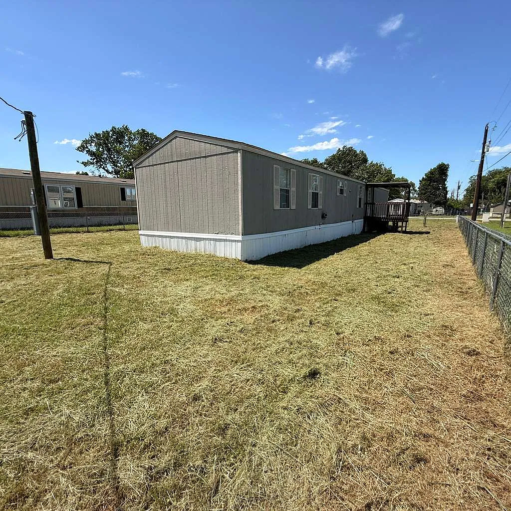 3 bed, 1404 sqft, $1,500 — Photo 1