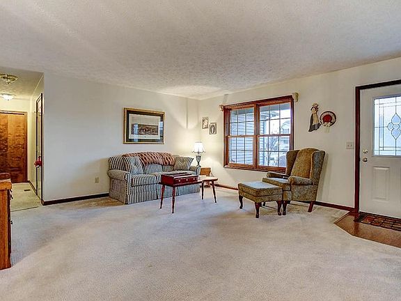 3rd image of 1372 Edinburgh Dr