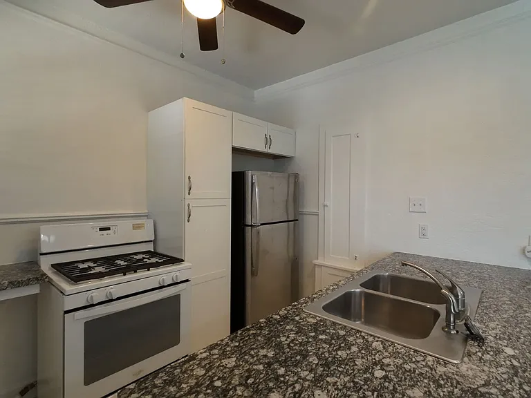 703 W French Pl — Photo 3