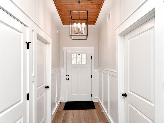 3rd image of 2398 Belhaven Rd