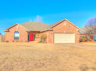 901 NE 26th Ct, Moore, OK 73160