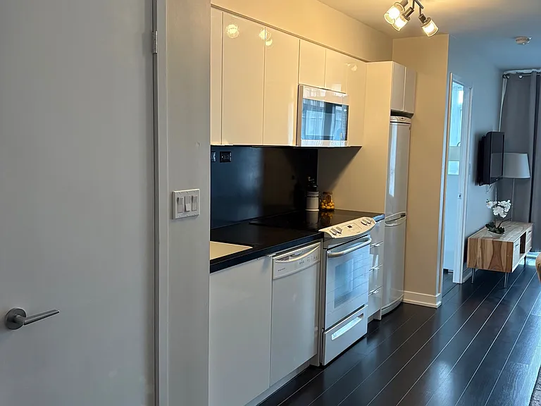 10 Capreol Ct #1021 — Photo 23