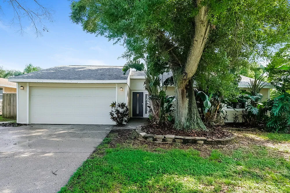 3 bed, 2.0 bath, 1374 sqft, $2,650 — Photo 1
