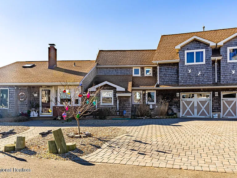 23 Harborside Dr W — Photo 2