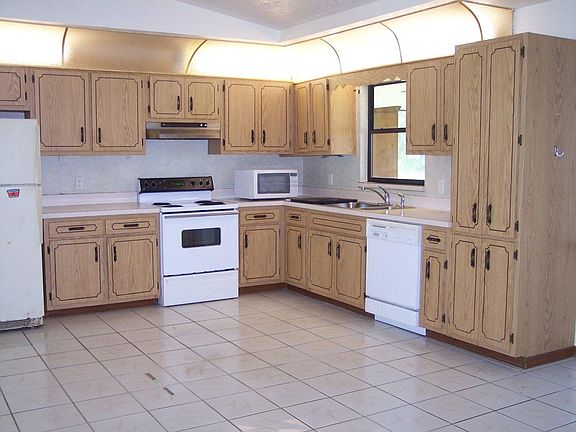 5th image of 309 SW Whitmore Drive