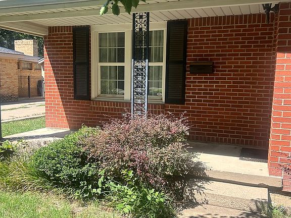 3rd image of 2202 Crockett St S
