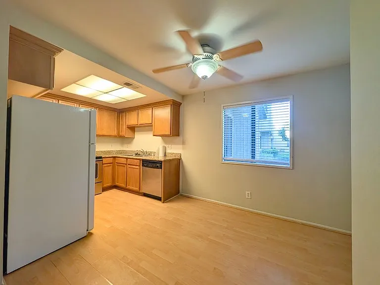 1965 Coulston St #10 — Photo 26