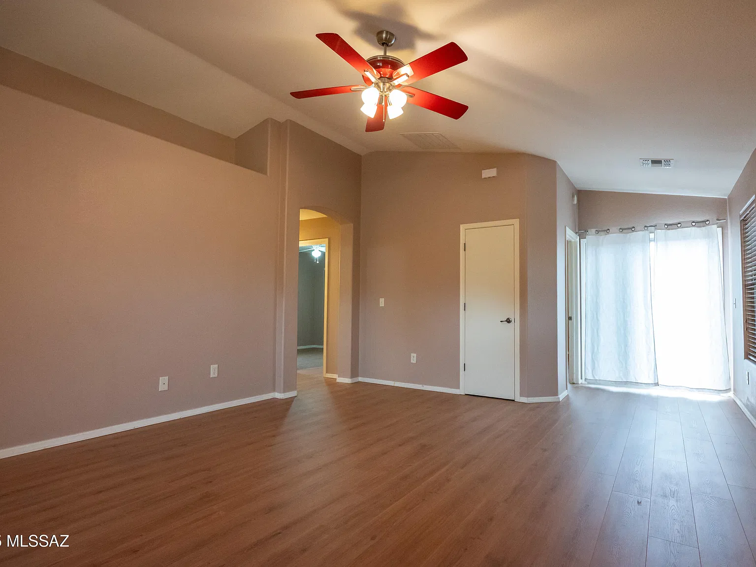 3 bed, 2.0 bath, 1284 sqft, $1,800 — Photo 4