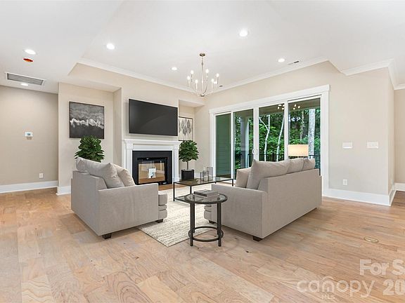 4th image of 2076 Landry Ln #232