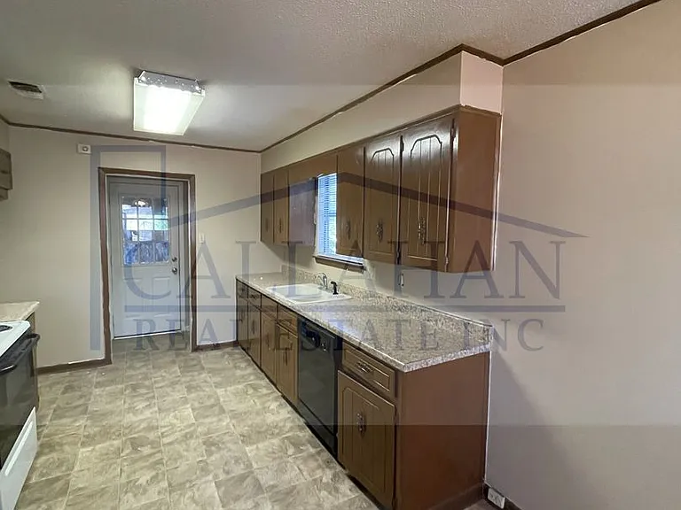 8213 Easy St — Photo 12