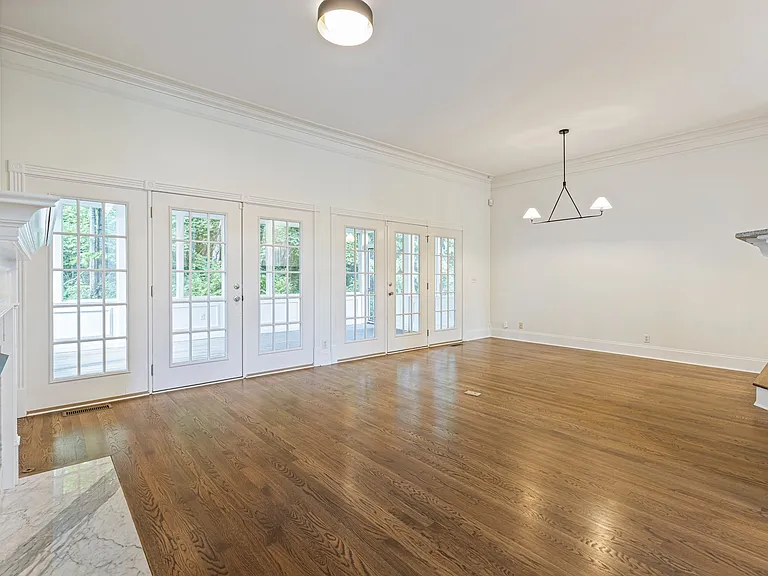 604 Clayborne Ct — Photo 17